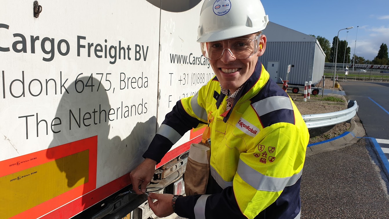 Jaap in veiligheidskleding bij ExxonMobil